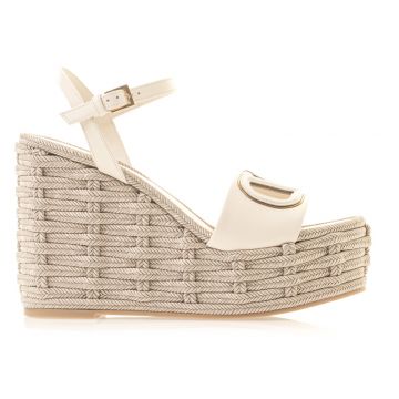 VLogo Cut-Out Wedge